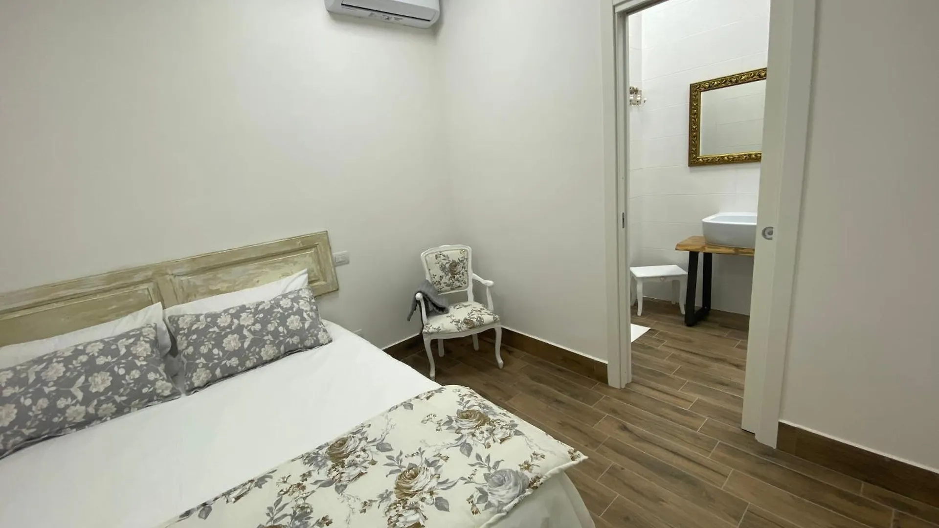 住宿加早餐酒店 La Suite Di Laura 那不勒斯